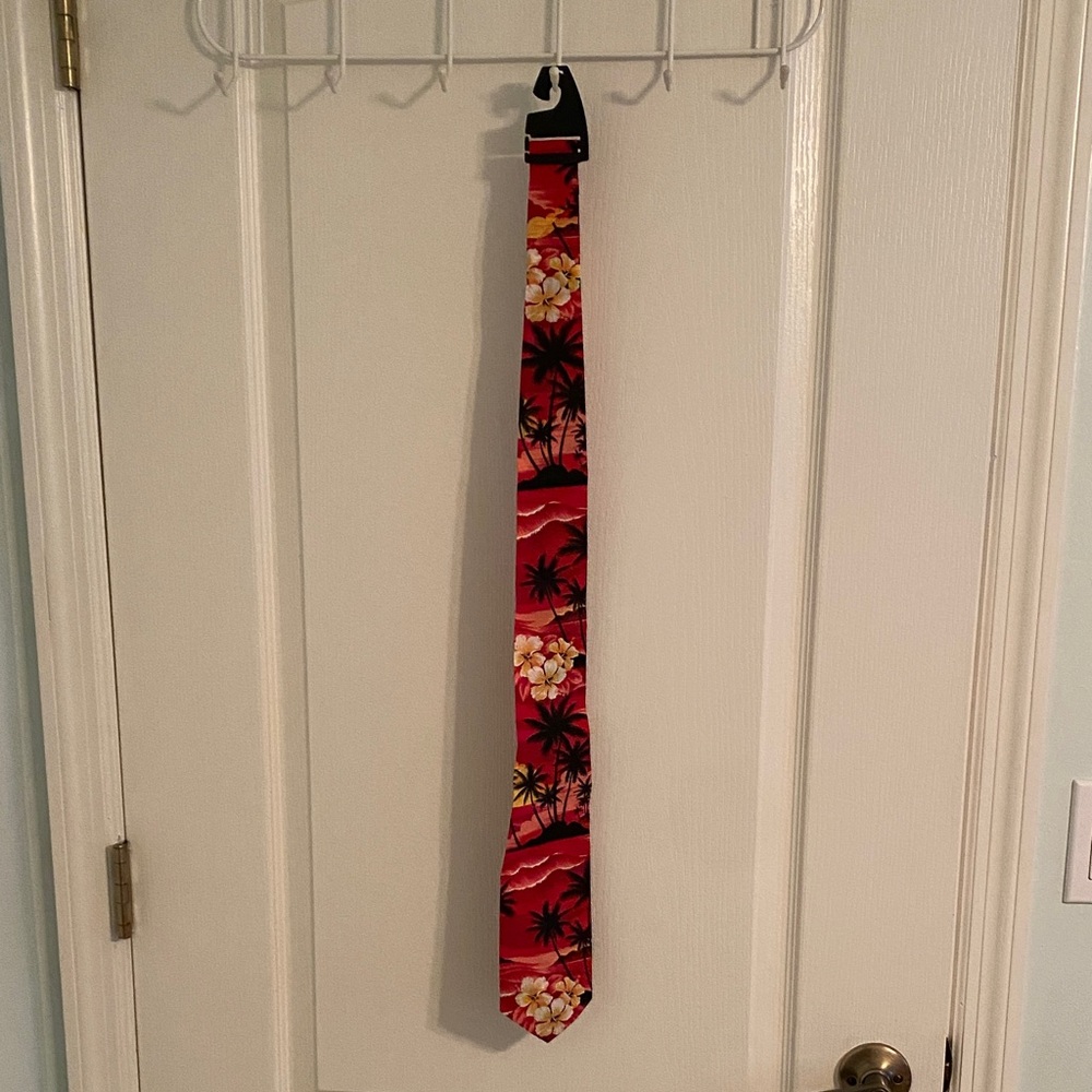 🦩NWOT🦩Tropical Red Floral Men's Tie